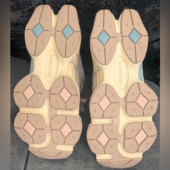 WOMEN’S New Balance 9060 Ivory Cream Pink Sand - Picture 8 of 10